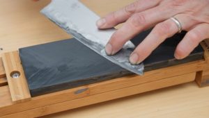 How To Use A Whetstone