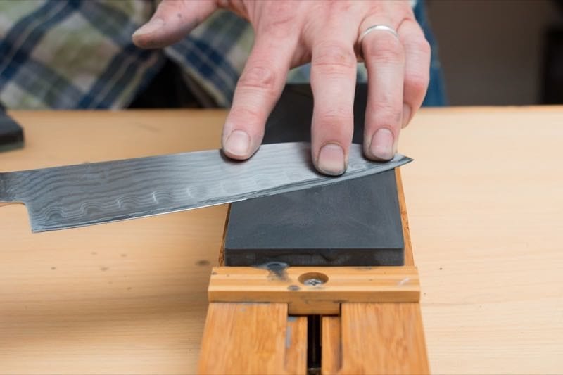 How To Use A Whetstone