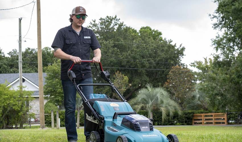 Makita XML11 21-Inch Self-Propelled Lawn Mower