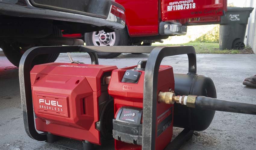 Milwaukee M18 FUEL cordless air compressor