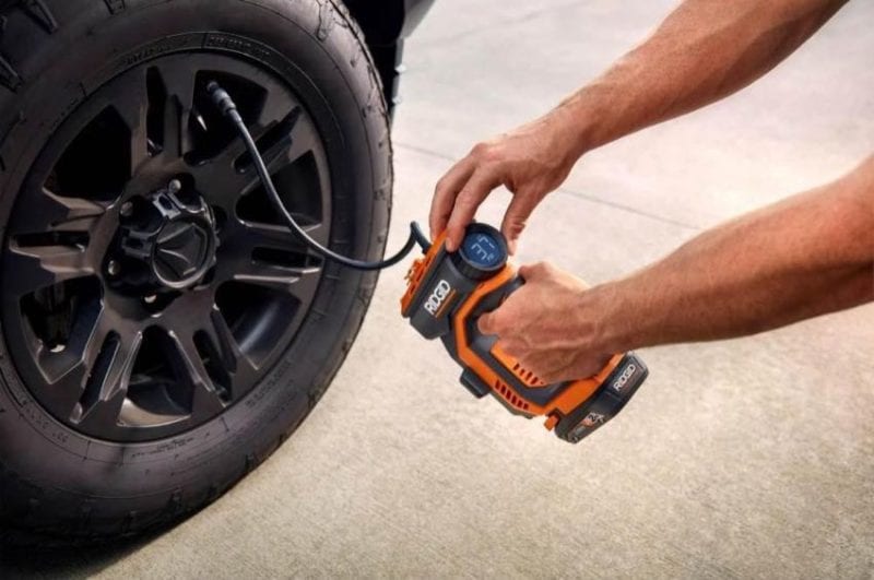 Best Inflator: Ridgid 18V Digital Inflator R87044